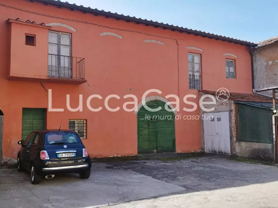 Immagine 2 di Loft/Open space in vendita  a Lucca