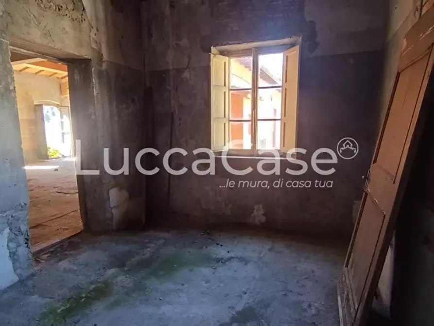 Immagine 11 di Loft/Open space in vendita  a Lucca