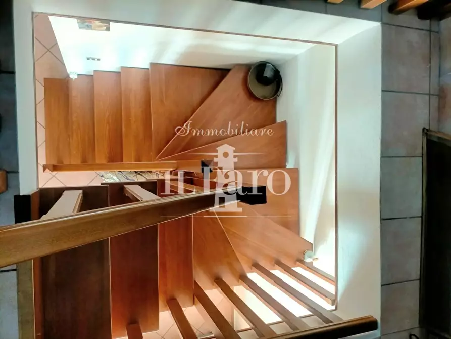 Immagine 10 di Appartamento in vendita  a Campi Bisenzio