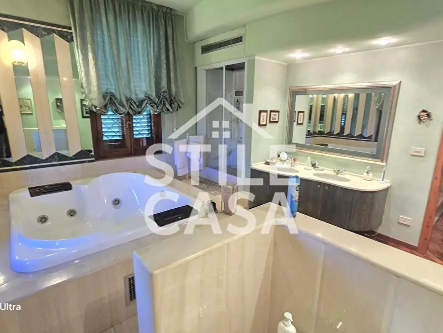 Immagine 6 di Villa in vendita  a Altopascio