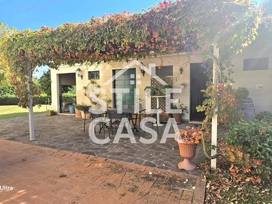 Immagine 11 di Villa in vendita  a Altopascio
