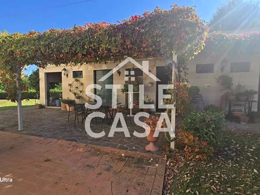 Immagine 5 di Villa in vendita  a Altopascio