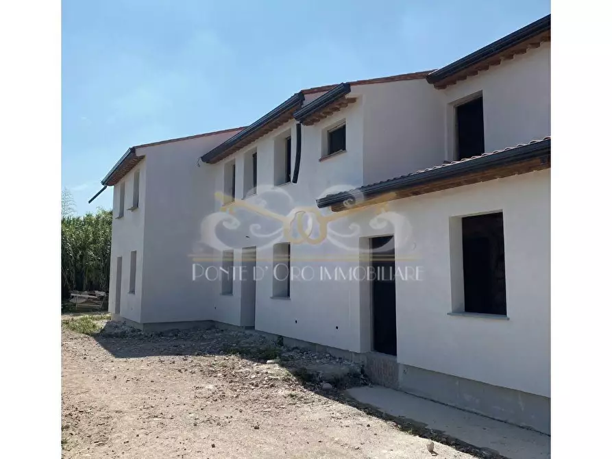 Immagine 10 di Porzione di casa in vendita  a Vecchiano