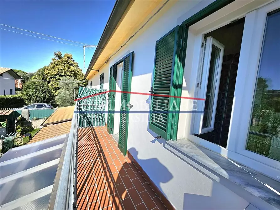 Immagine 14 di Casa semindipendente in vendita  a Massa