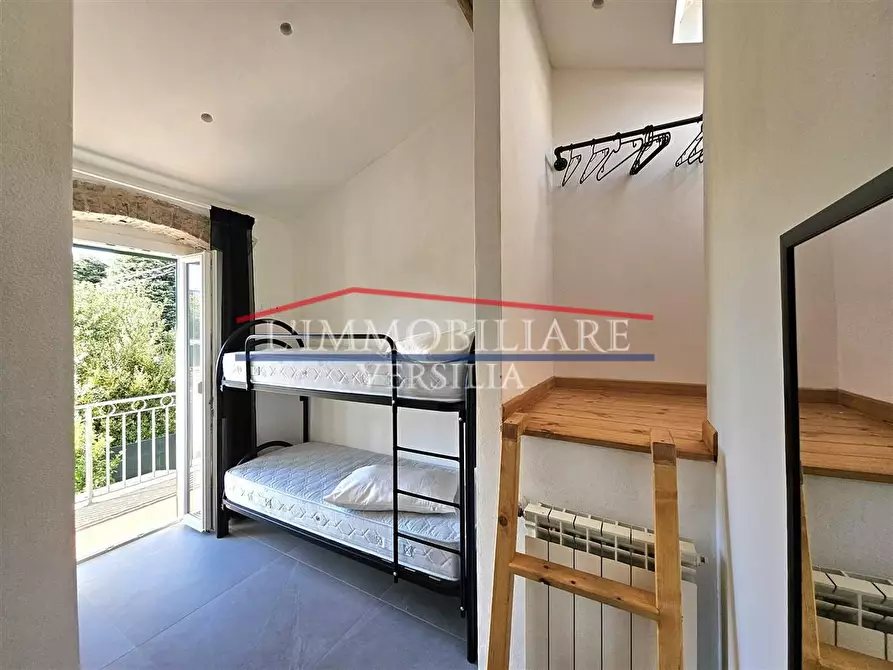 Immagine 11 di Casa semindipendente in vendita  a Massa