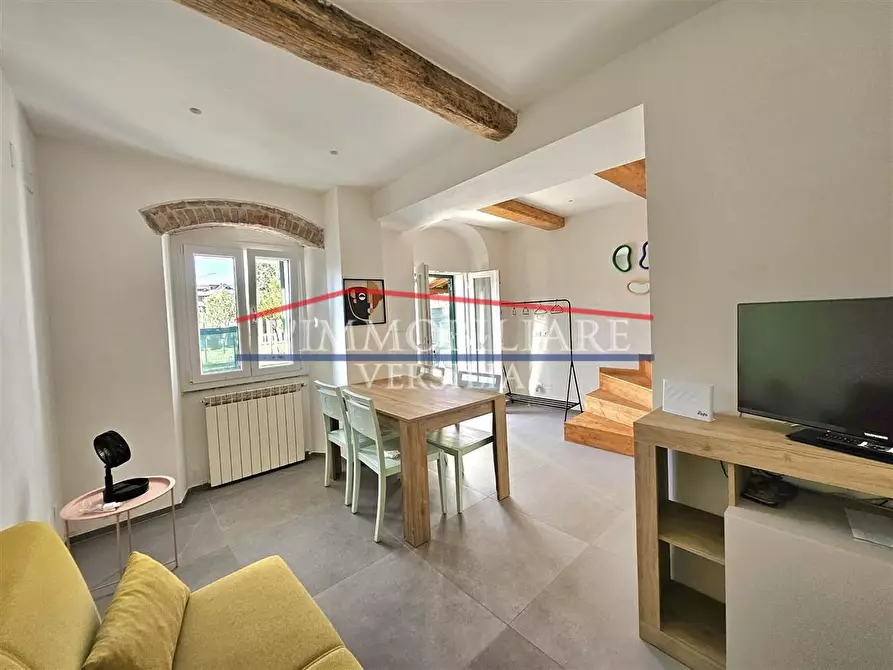 Immagine 2 di Casa semindipendente in vendita  a Massa