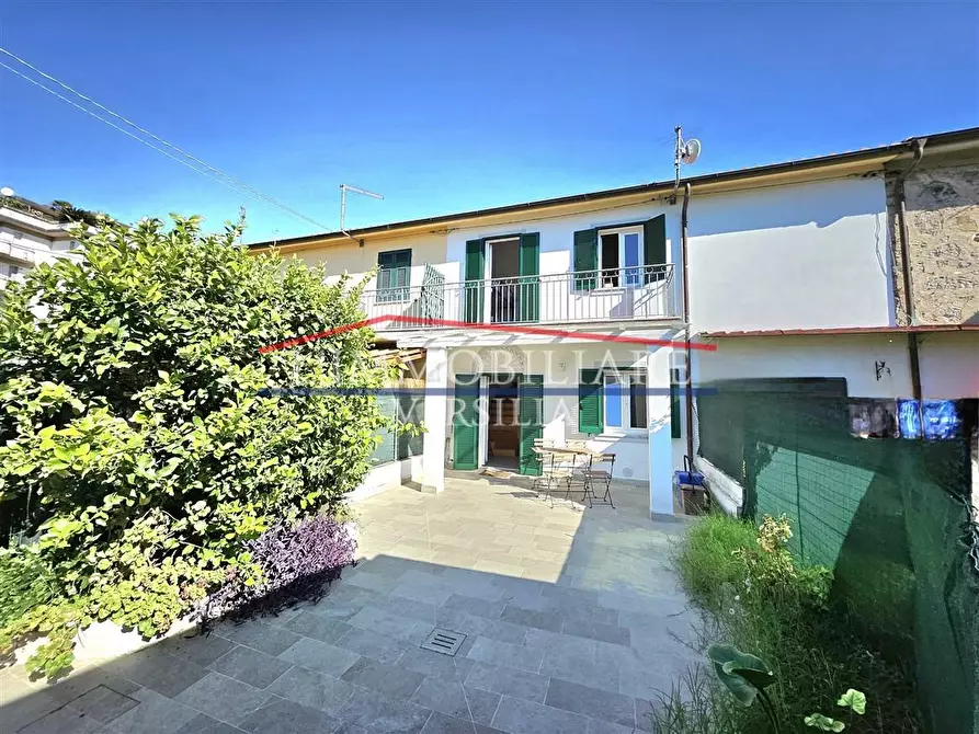 Immagine 1 di Casa semindipendente in vendita  a Massa