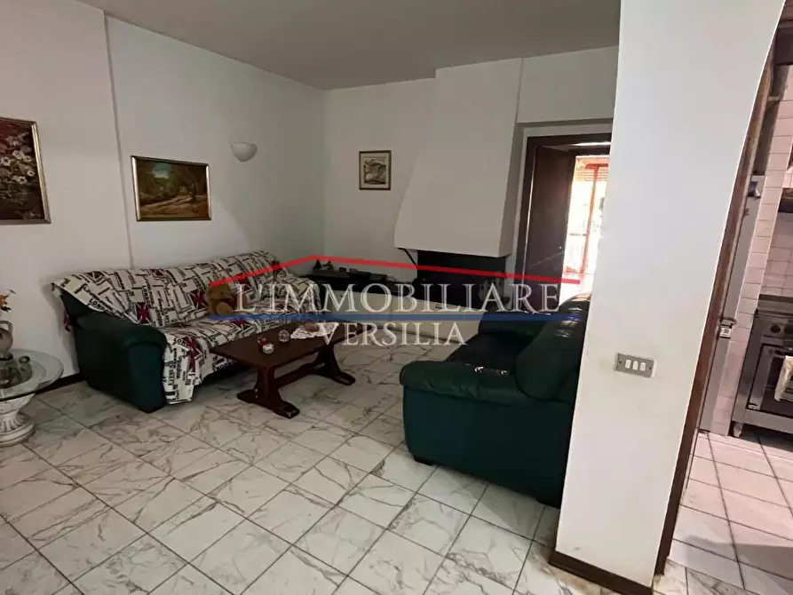 Immagine 3 di Appartamento in vendita  a Carrara