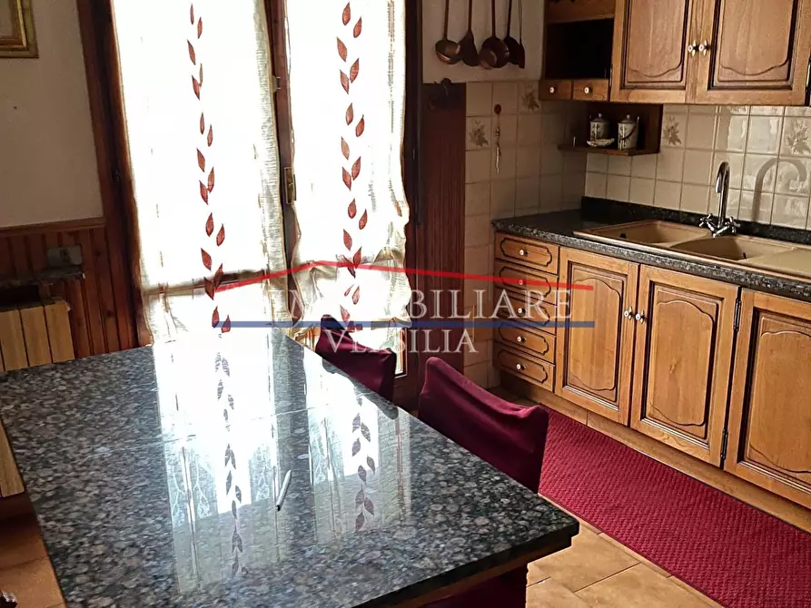 Immagine 1 di Appartamento in vendita  a Massa