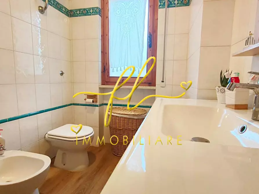 Immagine 15 di Appartamento in vendita  a Rosignano Marittimo