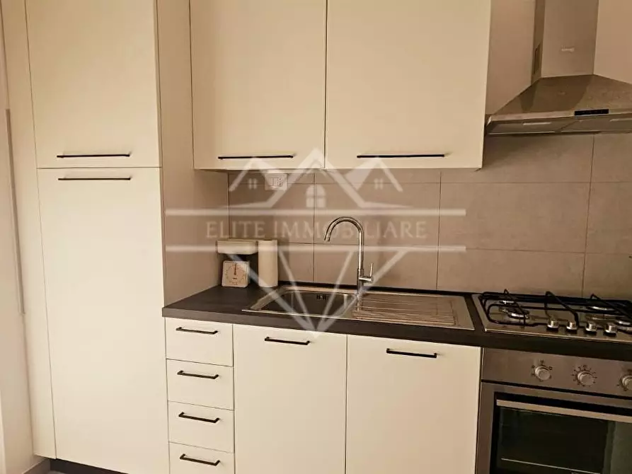 Immagine 5 di Appartamento in affitto  a Carrara