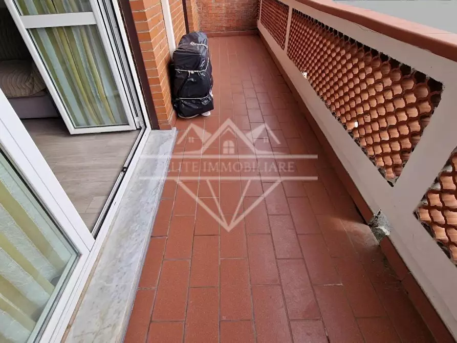 Immagine 11 di Appartamento in affitto  a Carrara