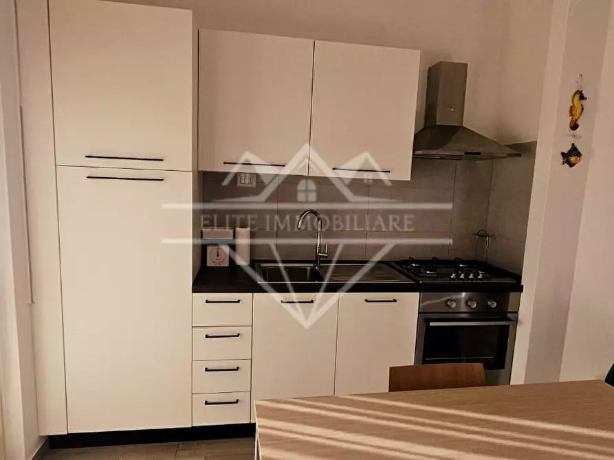 Immagine 2 di Appartamento in affitto  a Carrara