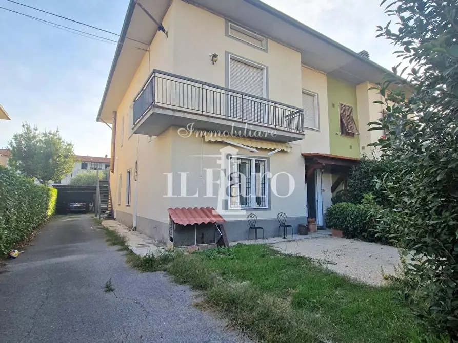 Immagine 1 di Appartamento in vendita  a Prato