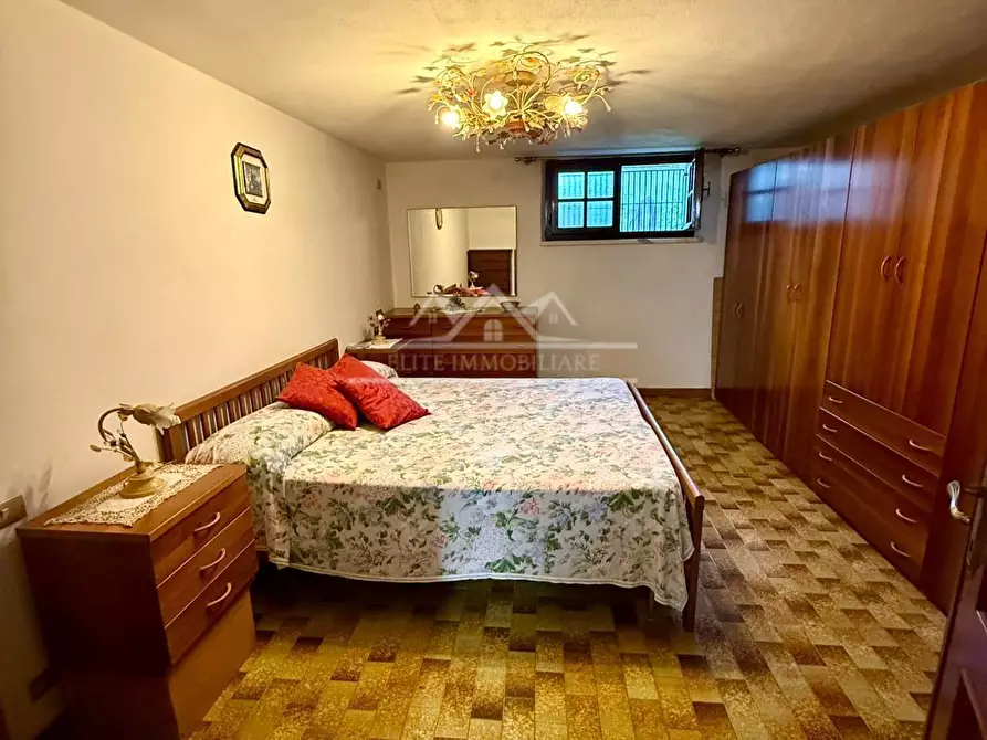 Immagine 20 di Villa in vendita  a Carrara