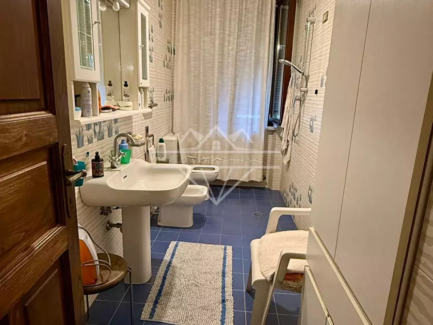 Immagine 13 di Villa in vendita  a Carrara