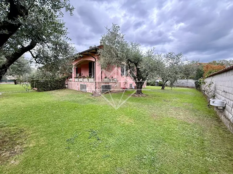 Immagine 29 di Villa in vendita  a Carrara