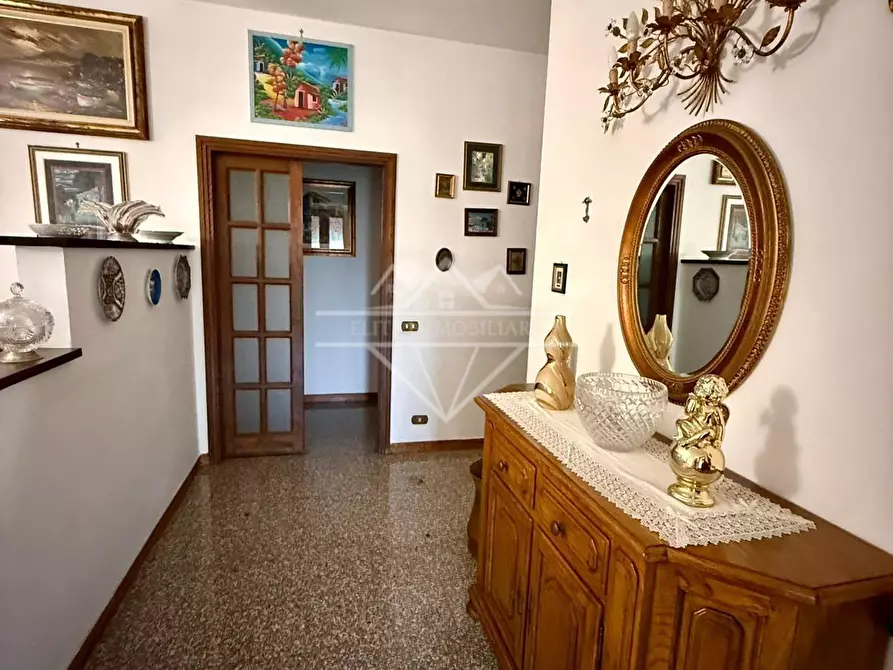 Immagine 6 di Villa in vendita  a Carrara