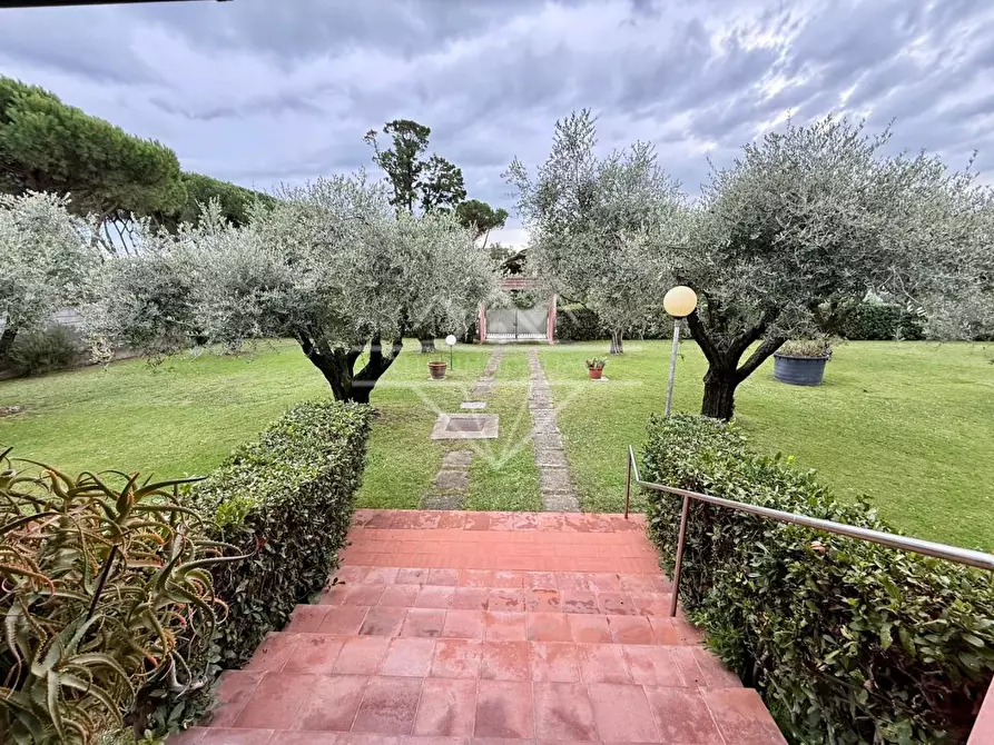 casa indipendente in vendita a Carrara in zona Marina di Carrara