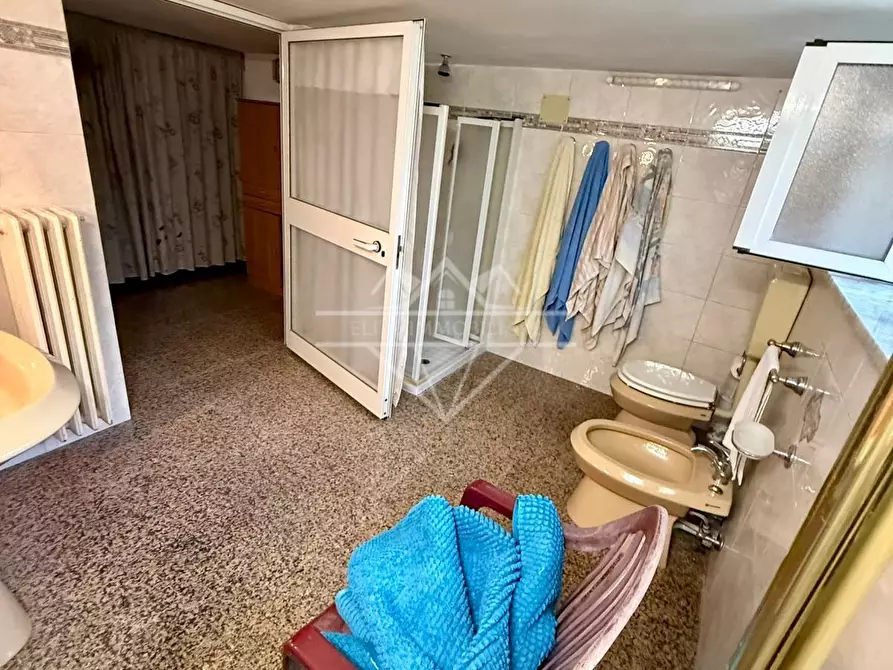 Immagine 21 di Villa in vendita  a Carrara