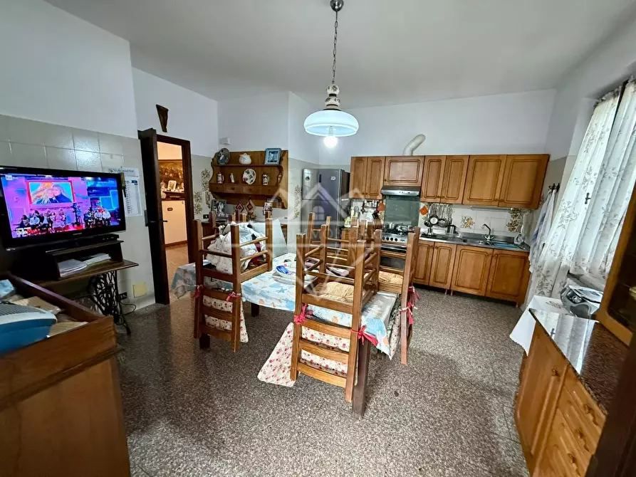 Immagine 8 di Villa in vendita  a Carrara