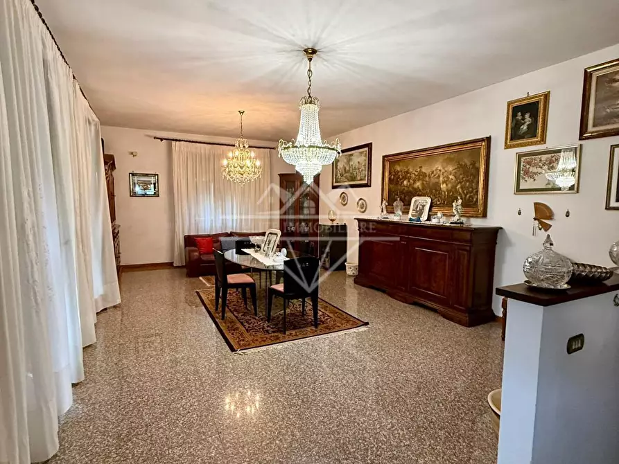 Immagine 5 di Villa in vendita  a Carrara