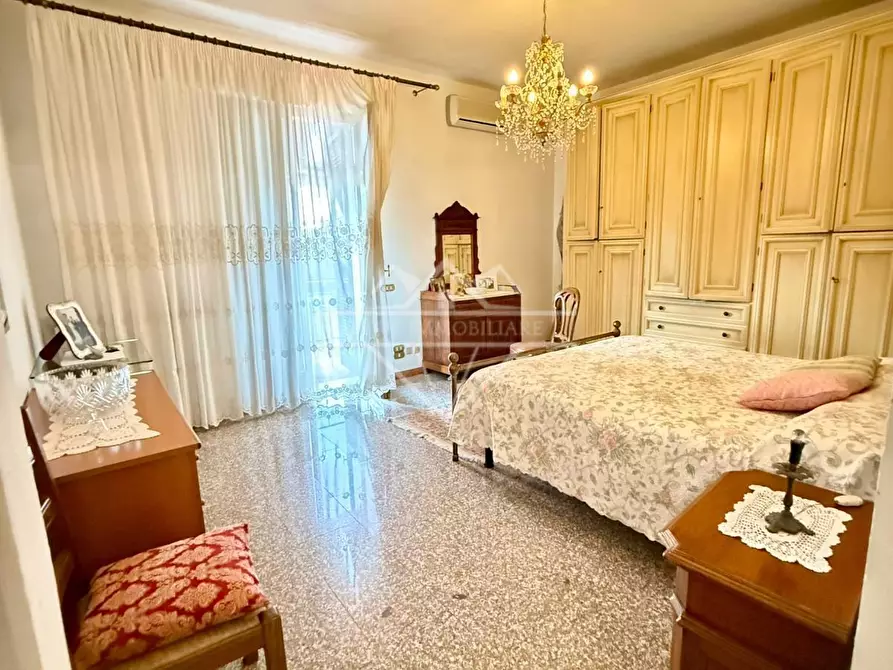 Immagine 9 di Villa in vendita  a Carrara