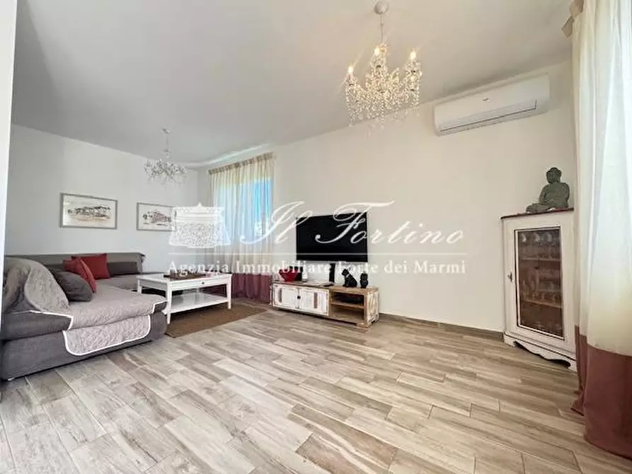 Immagine 2 di Casa bifamiliare in affitto  a Forte Dei Marmi