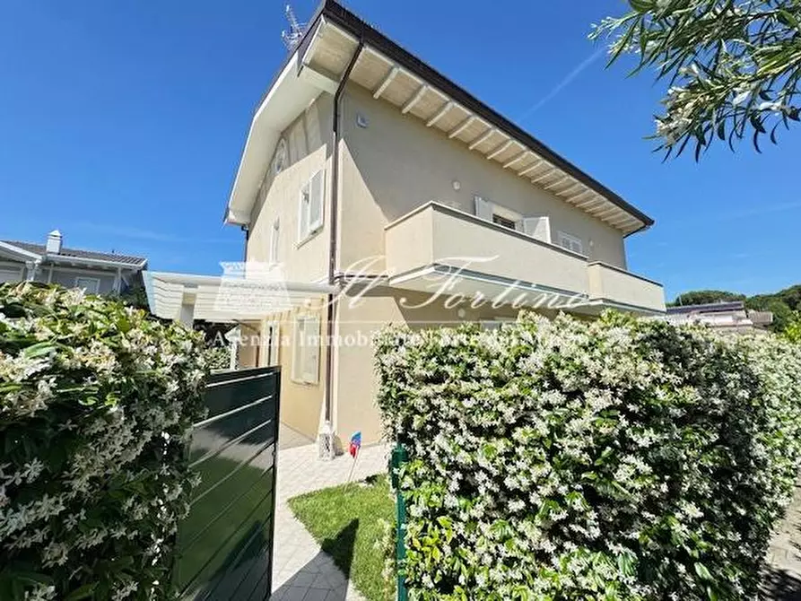 Immagine 1 di Casa bifamiliare in affitto  a Forte Dei Marmi