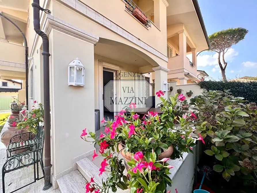 Immagine 33 di Villa in vendita  a Forte Dei Marmi
