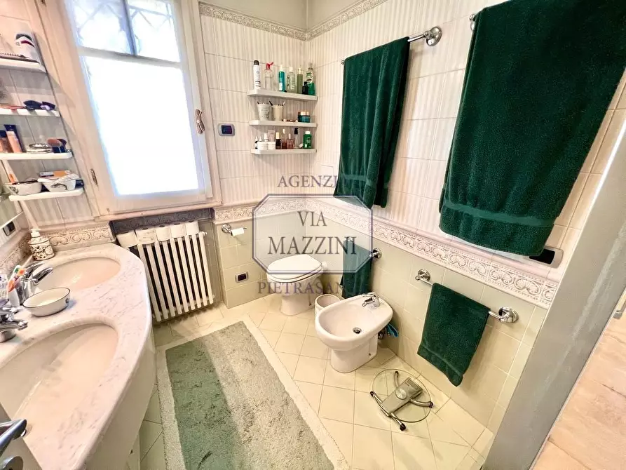 Immagine 18 di Villa in vendita  a Forte Dei Marmi