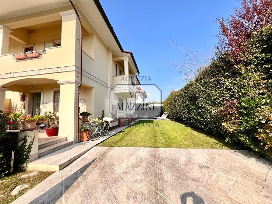 Immagine 30 di Villa in vendita  a Forte Dei Marmi