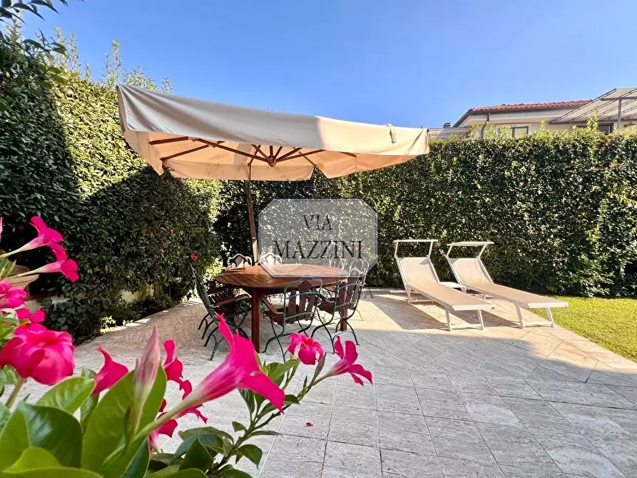 Immagine 34 di Villa in vendita  a Forte Dei Marmi
