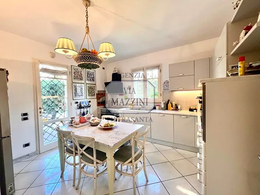 Immagine 5 di Villa in vendita  a Forte Dei Marmi