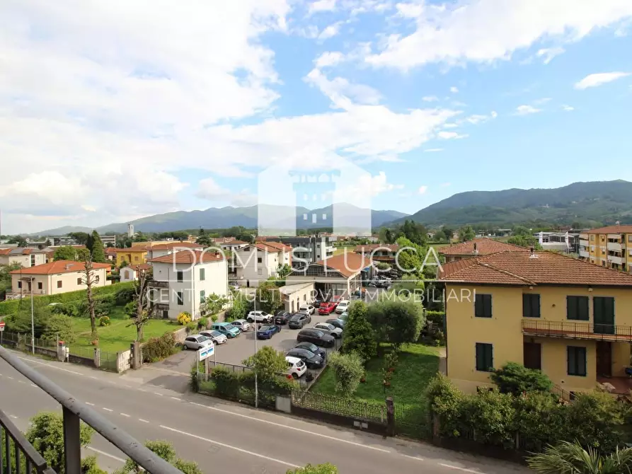 Immagine 41 di Appartamento in vendita  a Lucca