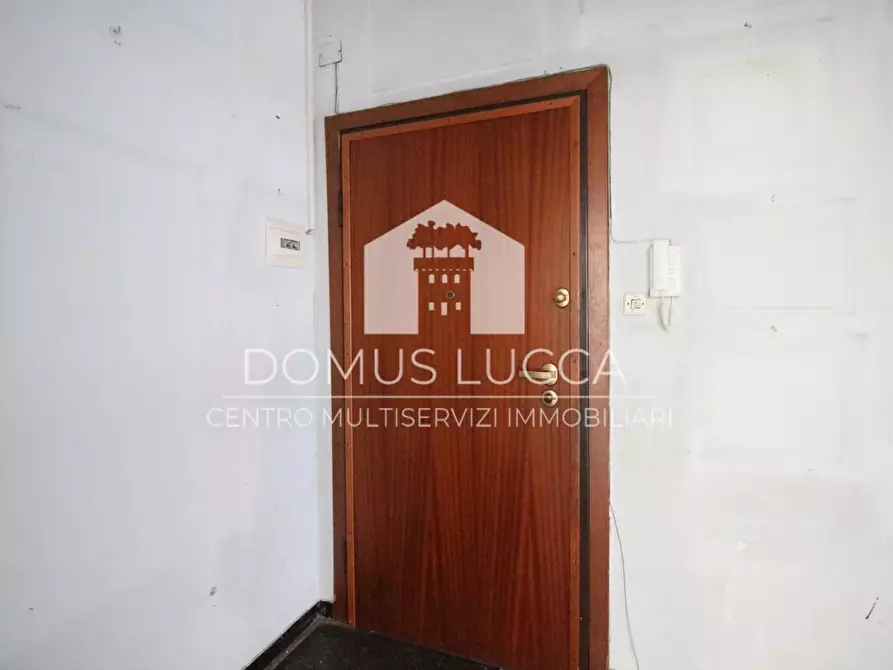 Immagine 29 di Appartamento in vendita  a Lucca