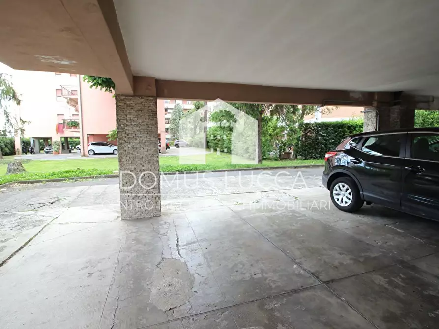 Immagine 32 di Appartamento in vendita  a Lucca