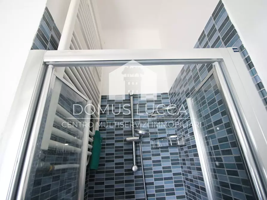 Immagine 20 di Appartamento in vendita  a Lucca