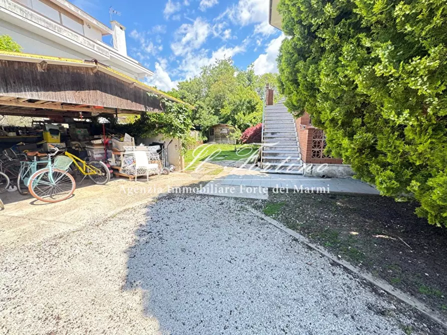 Immagine 15 di Casa indipendente in vendita  a Forte Dei Marmi