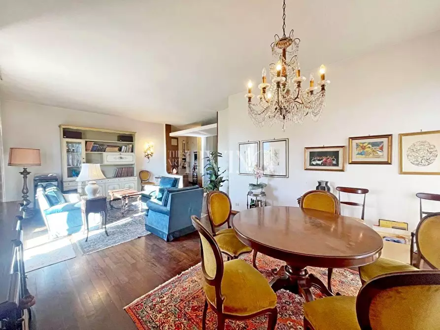 Immagine 9 di Appartamento in vendita  a Lucca