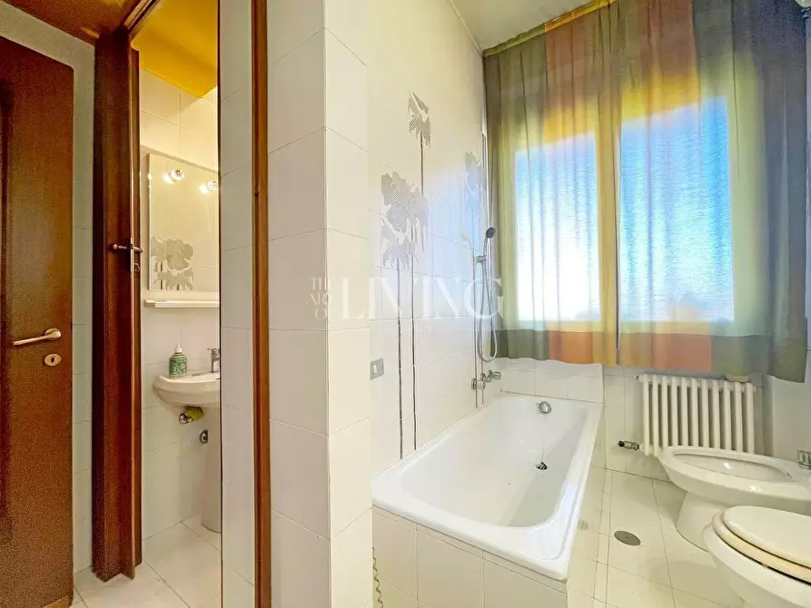 Immagine 19 di Appartamento in vendita  a Lucca