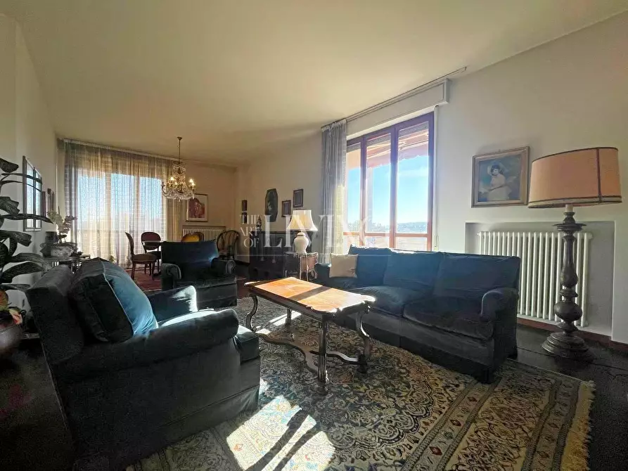 Immagine 11 di Appartamento in vendita  a Lucca