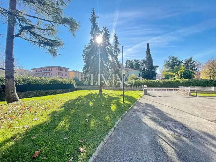 Immagine 42 di Appartamento in vendita  a Lucca