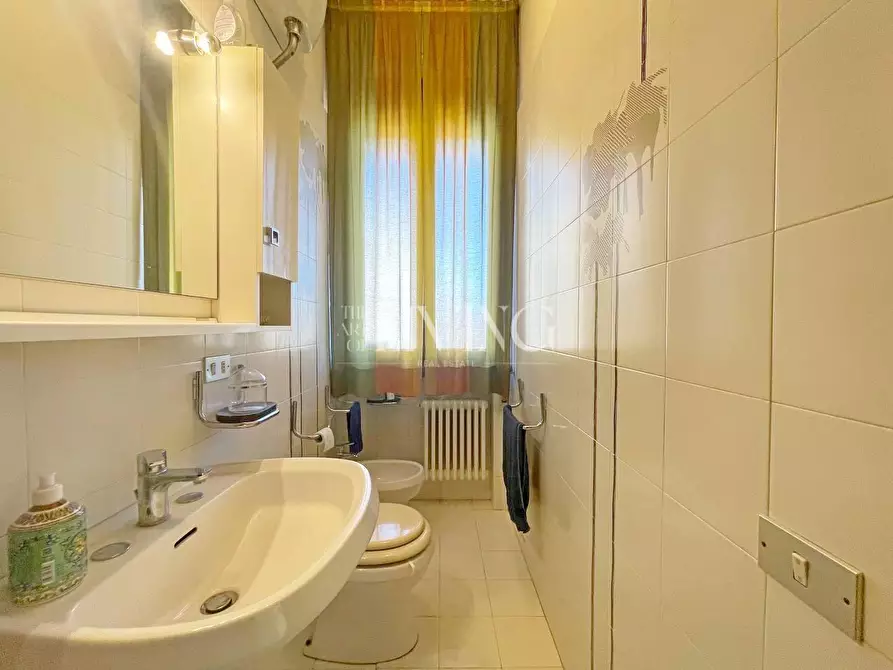 Immagine 16 di Appartamento in vendita  a Lucca