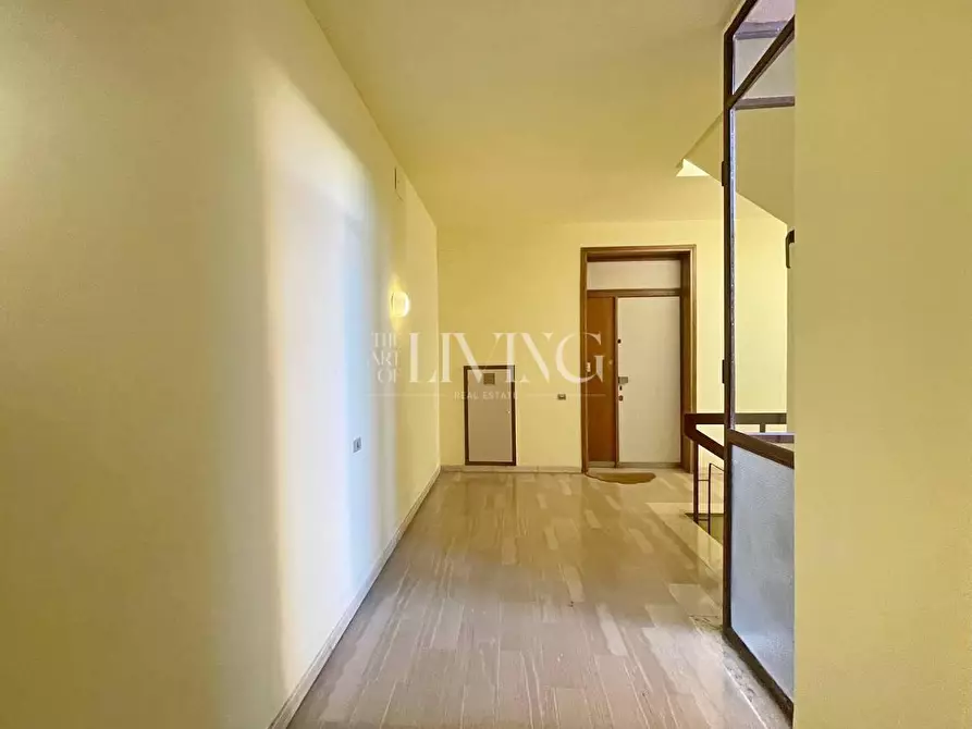 Immagine 37 di Appartamento in vendita  a Lucca