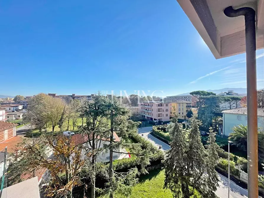 Immagine 30 di Appartamento in vendita  a Lucca