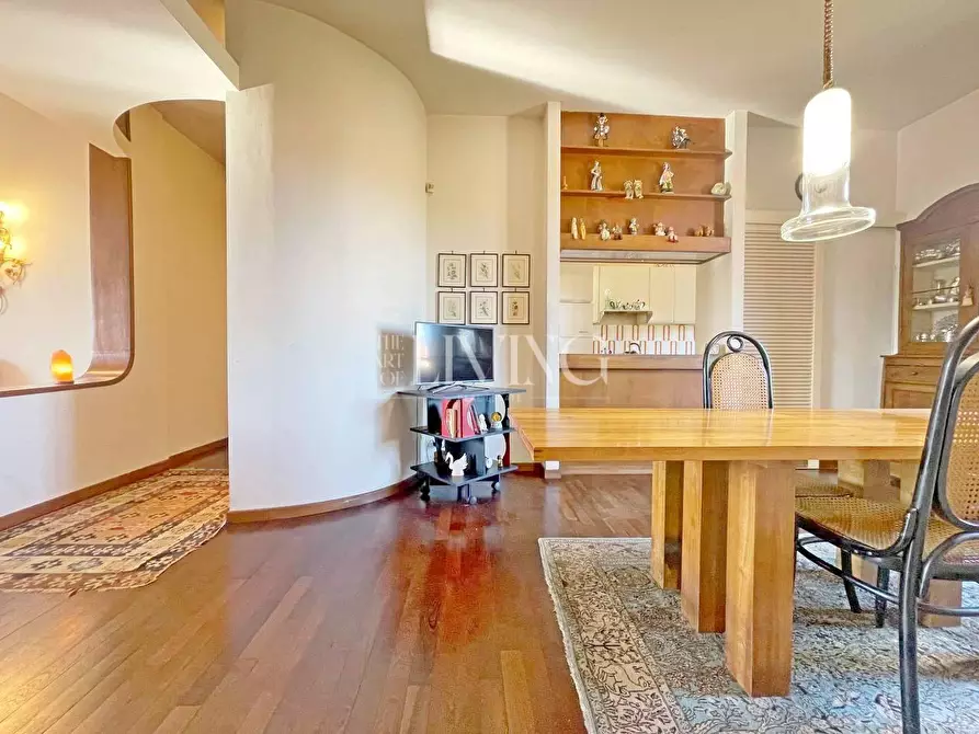 Immagine 1 di Appartamento in vendita  a Lucca