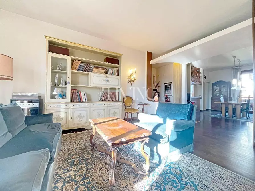 Immagine 8 di Appartamento in vendita  a Lucca