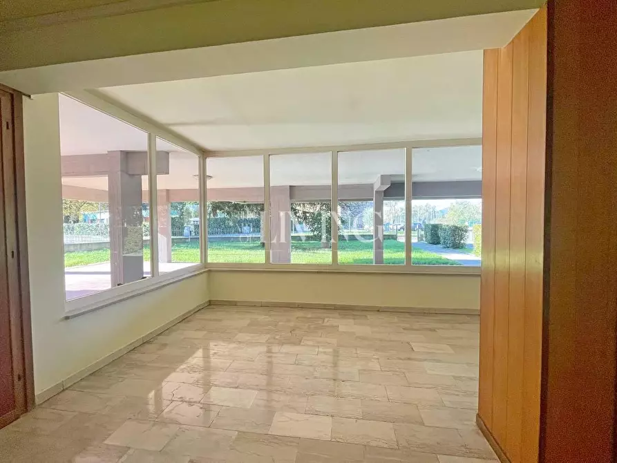 Immagine 40 di Appartamento in vendita  a Lucca