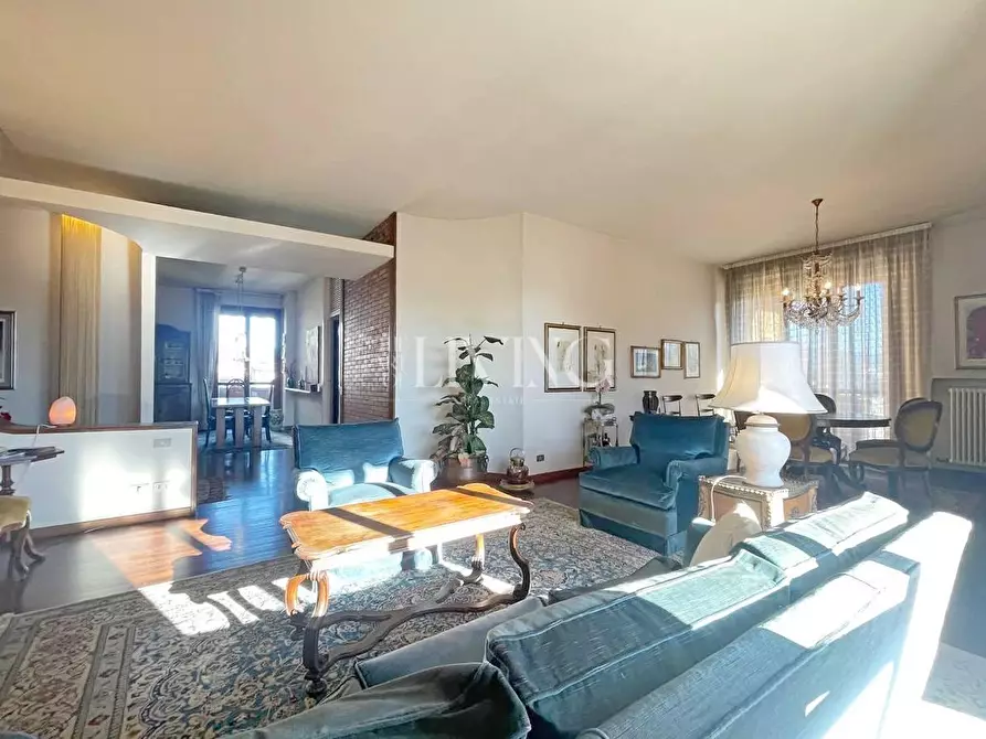 Immagine 6 di Appartamento in vendita  a Lucca